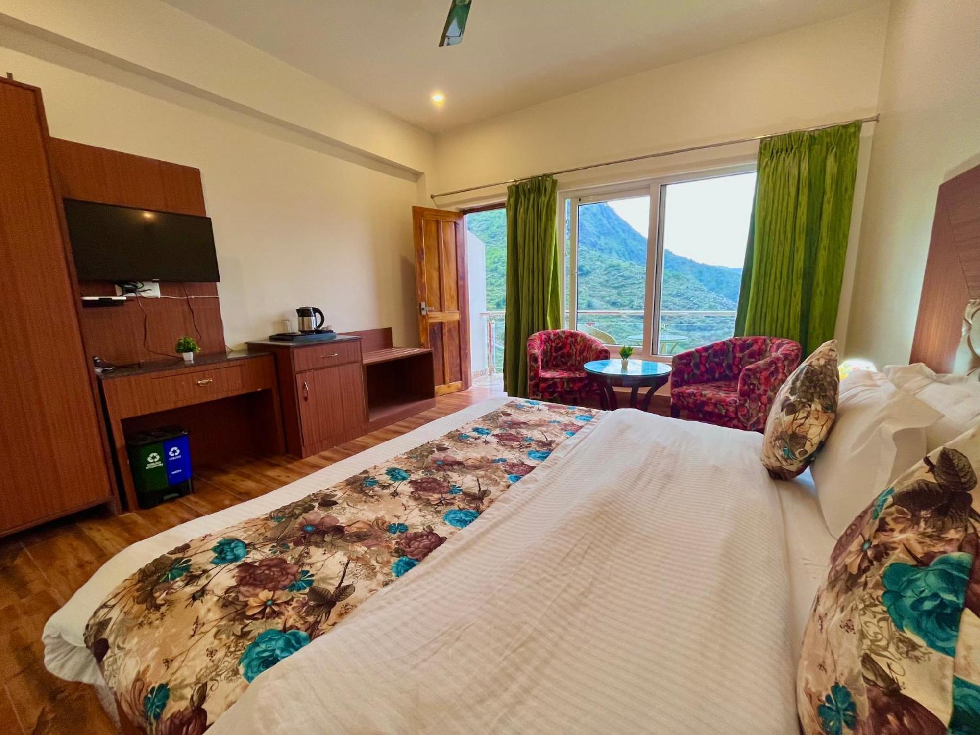 The Kempty Osasis - A Boutique Resort With Scenic Mountain View In ムスーリー エクステリア 写真