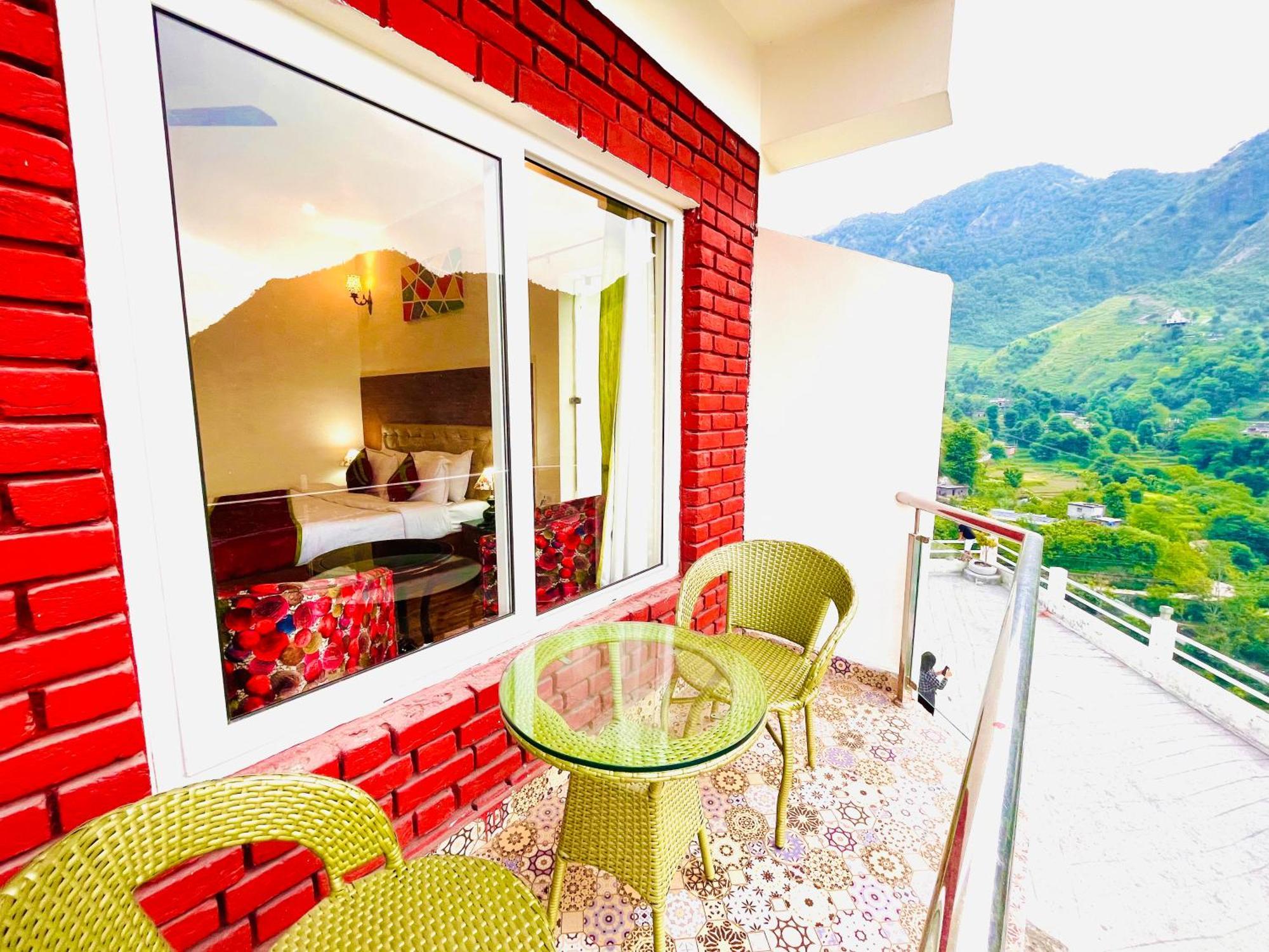 The Kempty Osasis - A Boutique Resort With Scenic Mountain View In ムスーリー エクステリア 写真