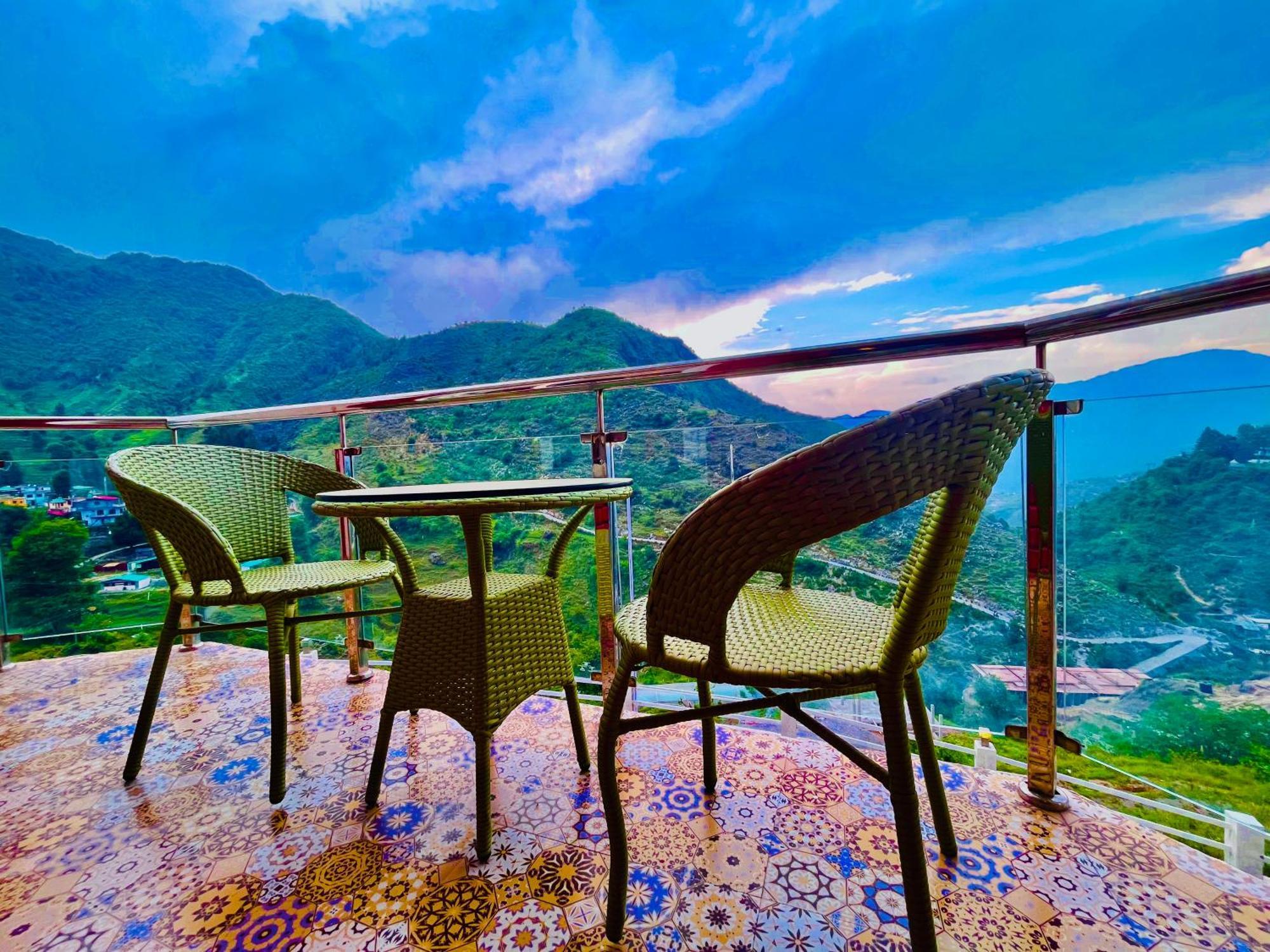 The Kempty Osasis - A Boutique Resort With Scenic Mountain View In ムスーリー エクステリア 写真