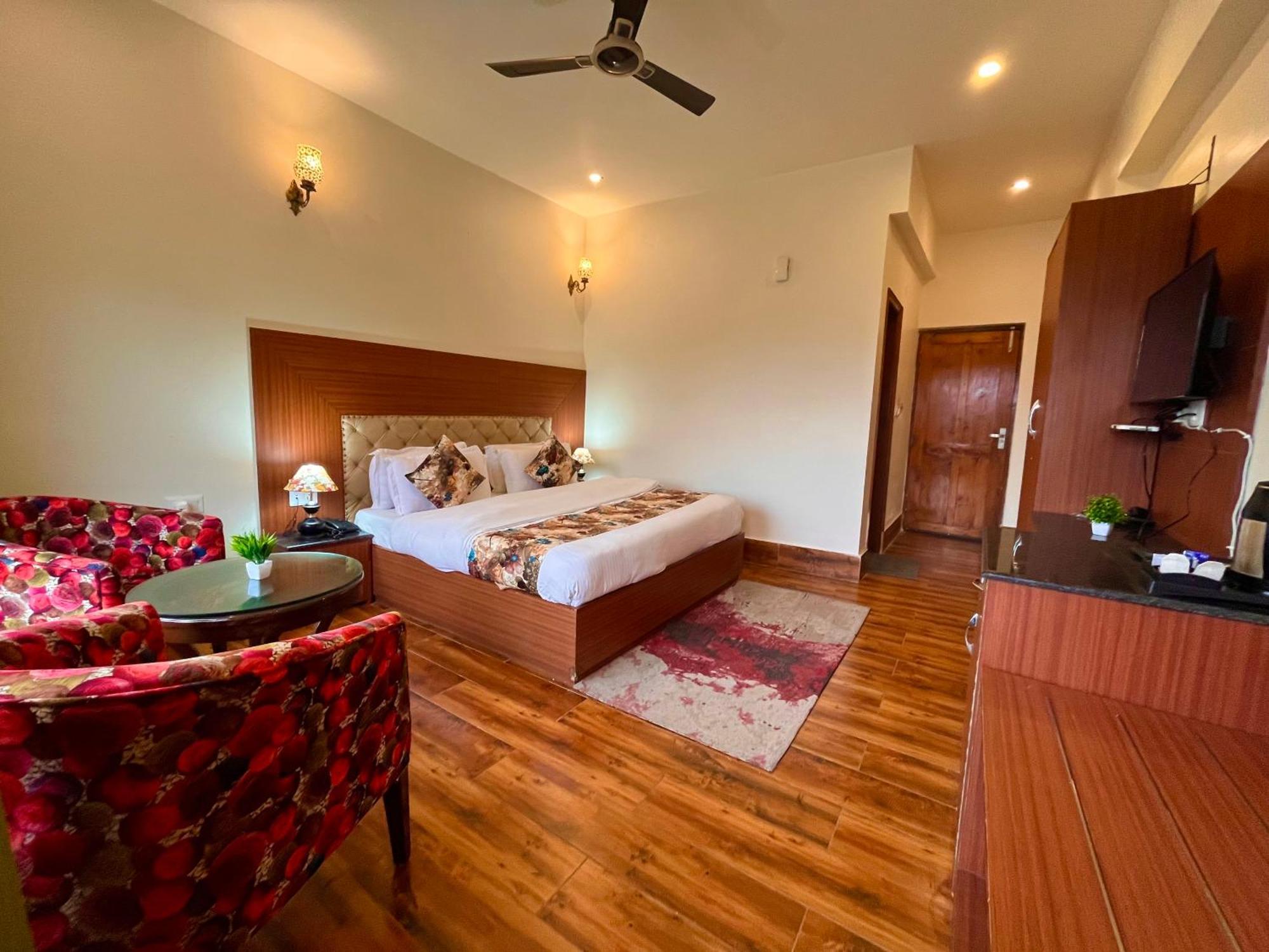 The Kempty Osasis - A Boutique Resort With Scenic Mountain View In ムスーリー エクステリア 写真