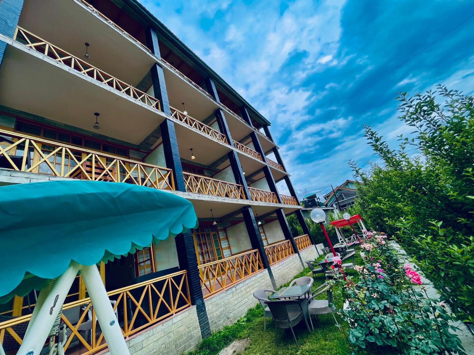 The Kempty Osasis - A Boutique Resort With Scenic Mountain View In ムスーリー エクステリア 写真