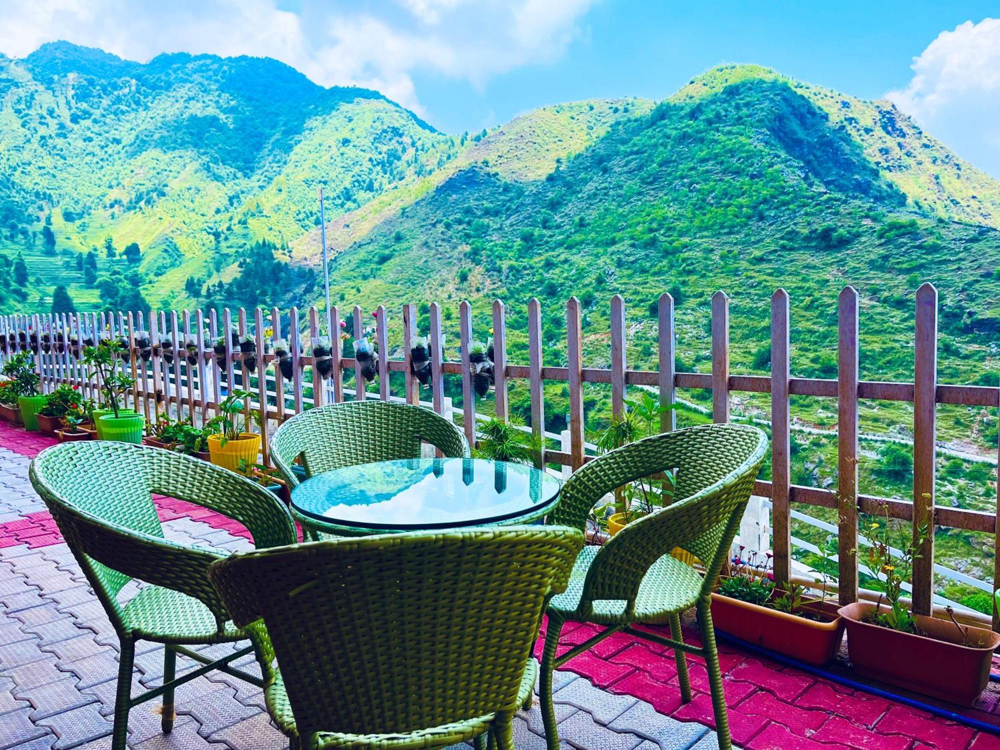 The Kempty Osasis - A Boutique Resort With Scenic Mountain View In ムスーリー エクステリア 写真